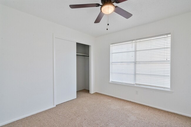 Building Photo - 1301 E 2nd St