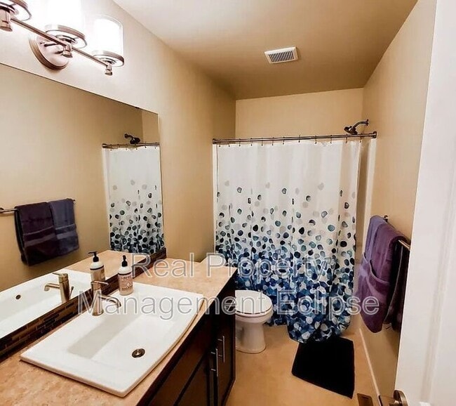 Building Photo - 2115 201st Pl SE