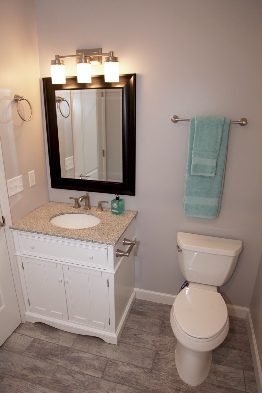 Building Photo - 323 Parkwood Ave