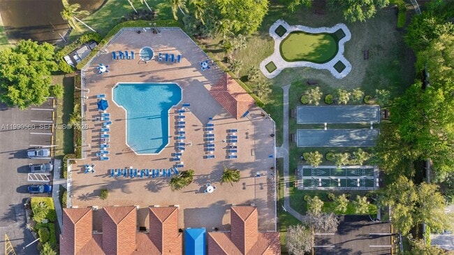 Building Photo - 15465 Lake Magnolia Pl