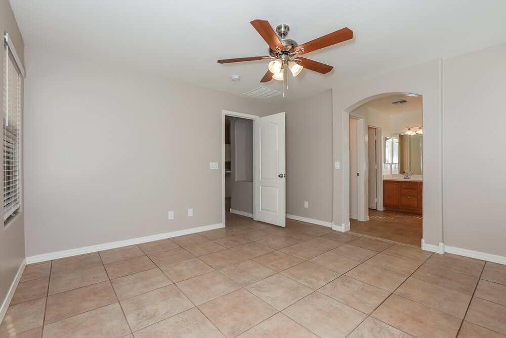 Building Photo - 1977 W Vineyard Plains Dr