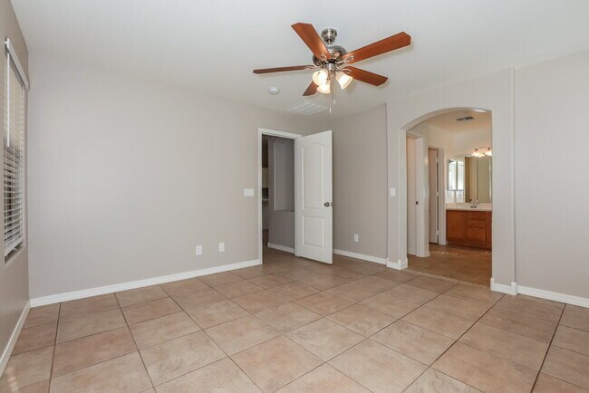 Building Photo - 1977 W Vineyard Plains Dr