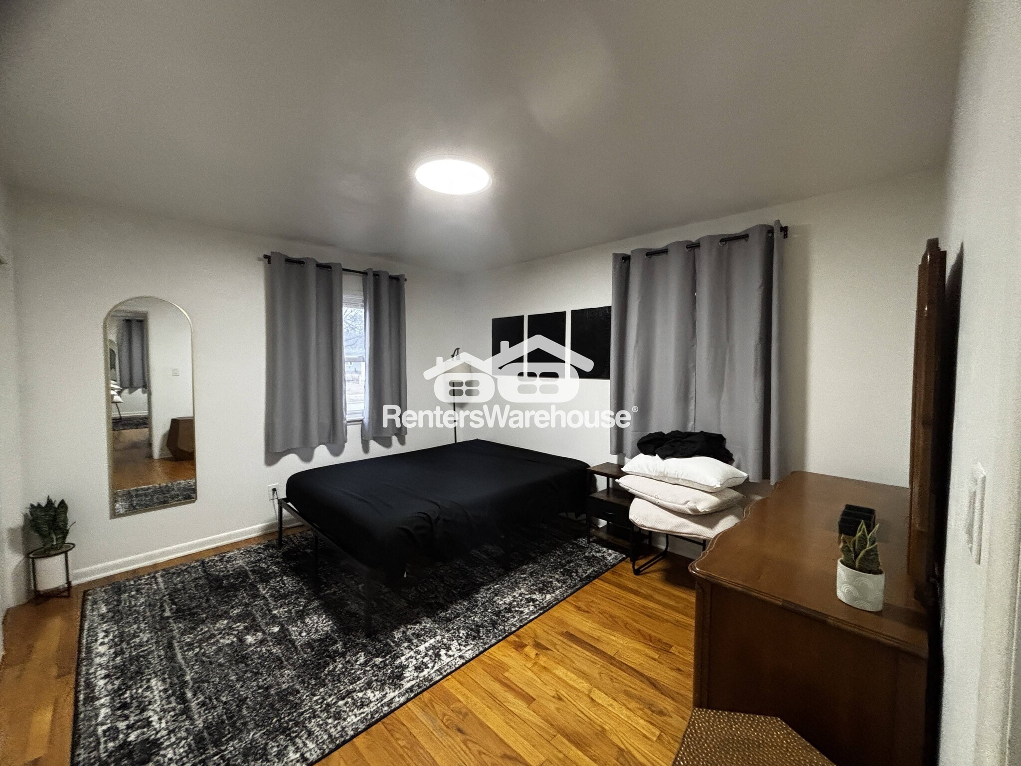 Building Photo - 2816 Vine St