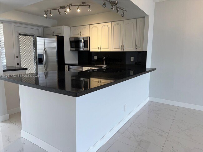 Building Photo - 3091 N Course Dr