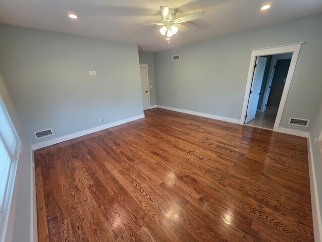 Building Photo - Luxurious 3-Bedroom Home in Poughquag, NY