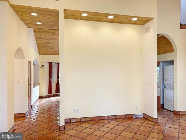 Building Photo - Potomac View