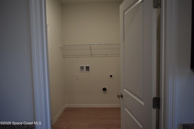 Building Photo - 717 Spoonbill St