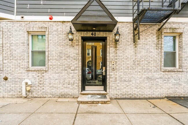 Building Photo - 41 Vroom St