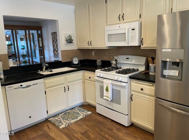 Building Photo - 615 Island View Cir