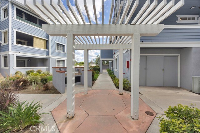 Building Photo - 111 S Lakeview Ave