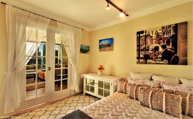 Building Photo - 1030 N State St