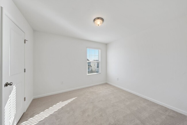 Building Photo - 3517 Strawberry Patch Row