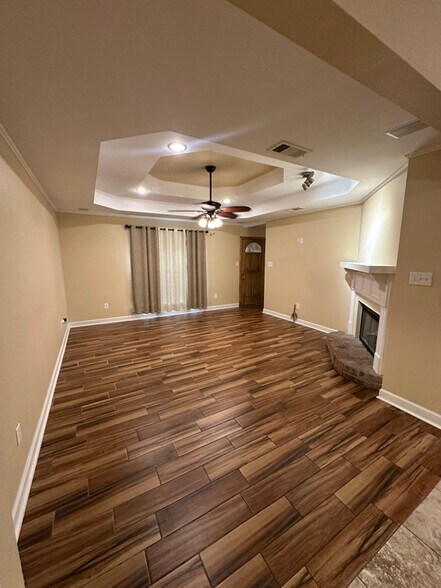 Building Photo - 18304 Autumn View Dr