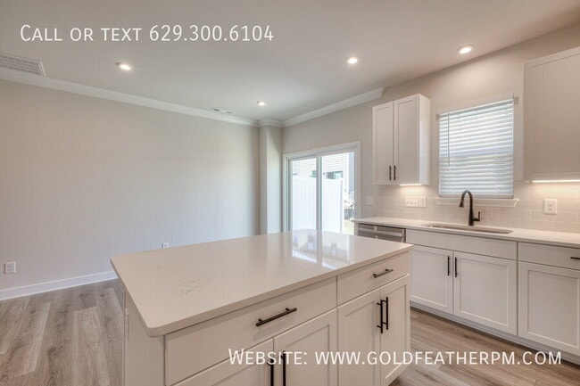 Building Photo - 2009 Walnut Ln