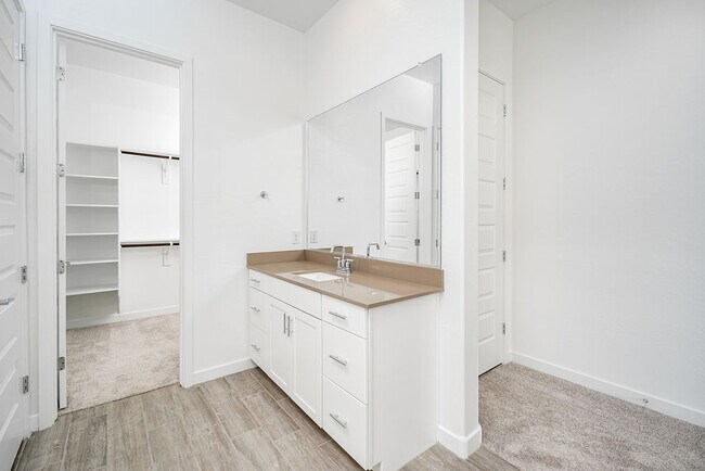 Building Photo - 3260 W Peak View Rd