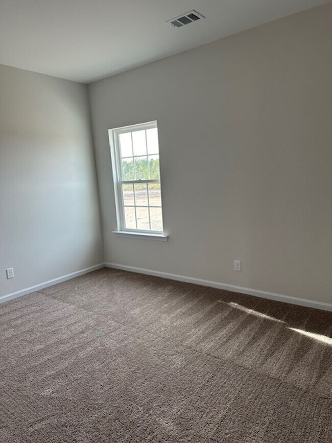 Building Photo - FOR RENT