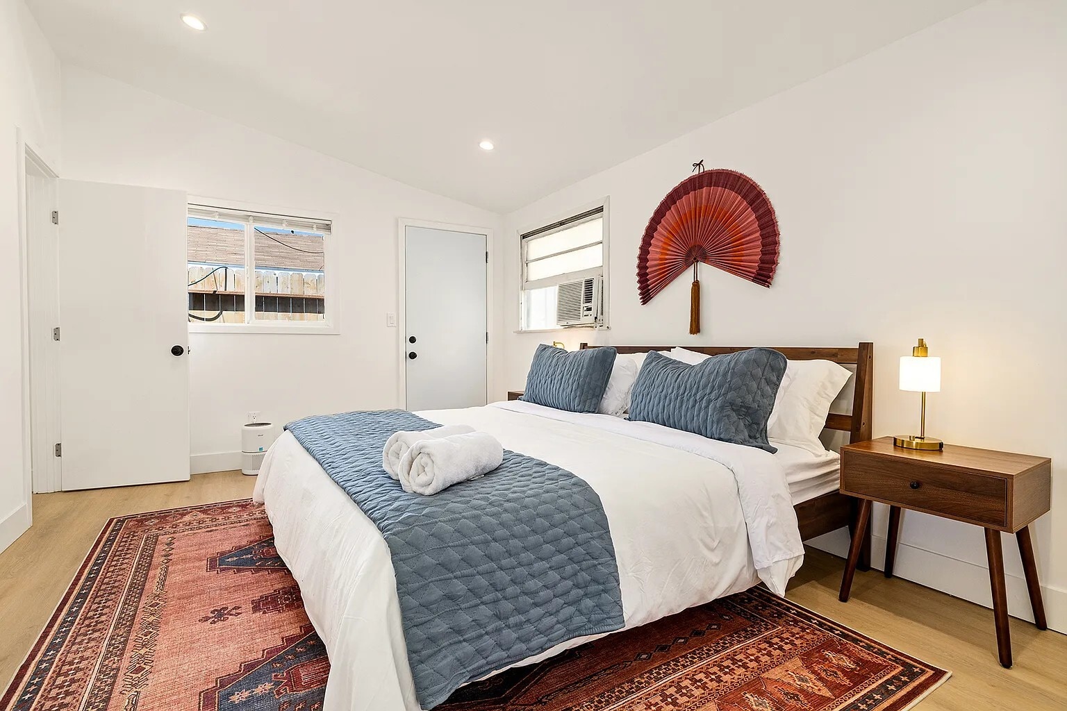 Building Photo - 619 W Kelso St