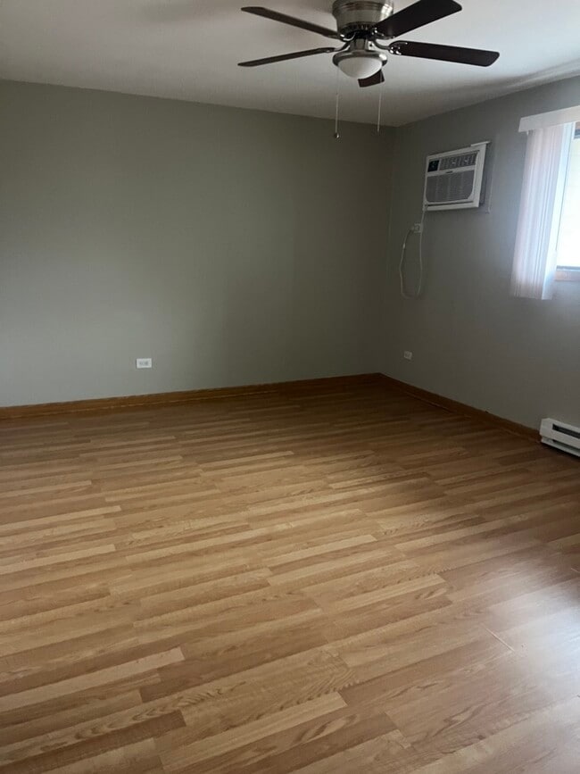 Building Photo - 14747 Kenton Ave