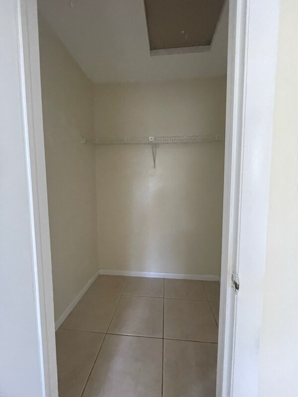Building Photo - 16xx Barbarie Ln