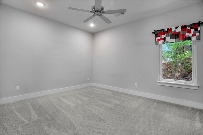 Building Photo - 1572 N Desoto Pl
