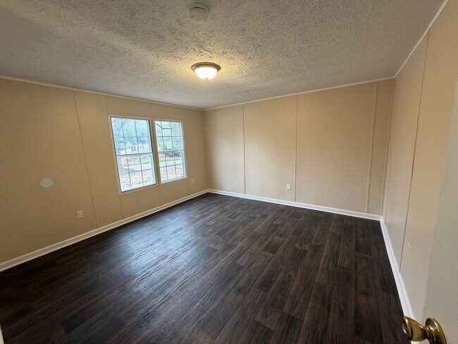 Building Photo - Home For Rent