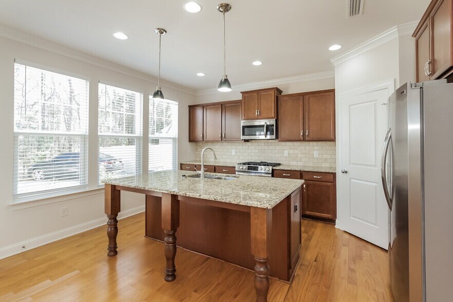 Building Photo - 7632 Cushing Dr