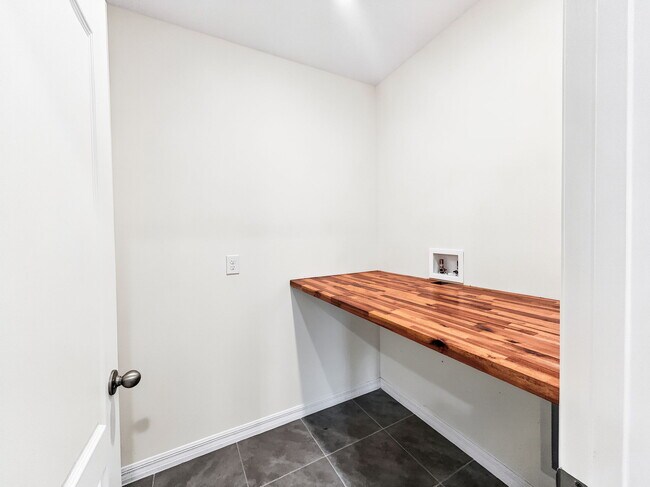 Building Photo - 13 Melogold Dr