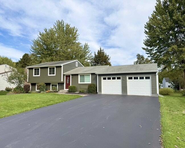 Building Photo - 12 Echodale Ave