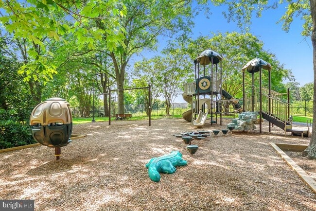 Building Photo - 5904 Mt Eagle Dr