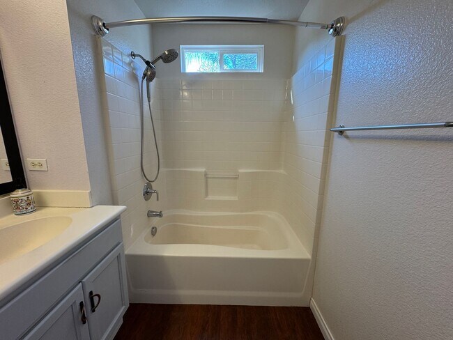 Building Photo - Townhome for Rent