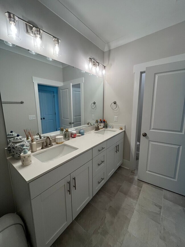 Building Photo - 7404 Springwater Dr