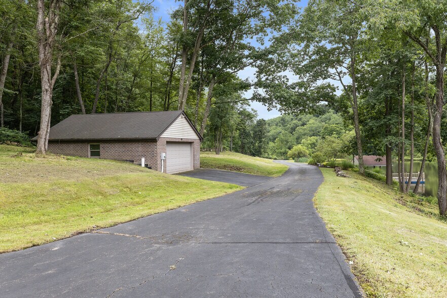 Building Photo - 5150 Mamont Rd