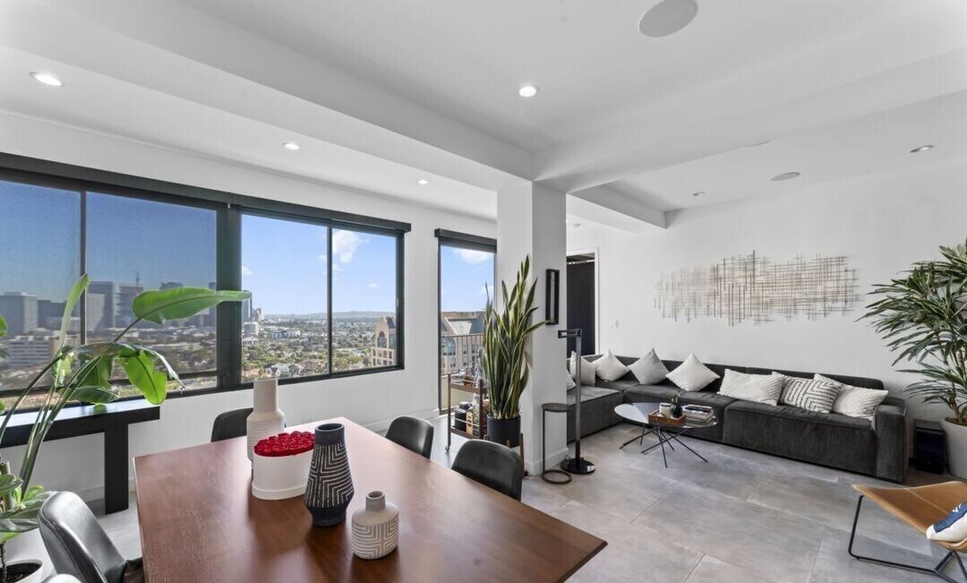 Building Photo - 10501 Wilshire Blvd