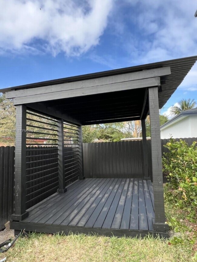 Building Photo - 8012 NW 14th Pl