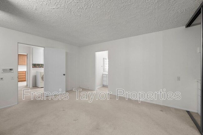 Building Photo - 2250 Vista Grande Dr