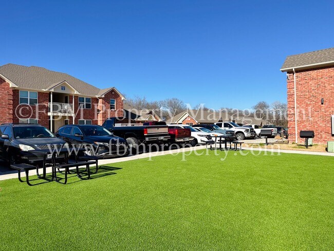 Building Photo - Hidden Creek Townhomes, Unit 311 - $500 OF...