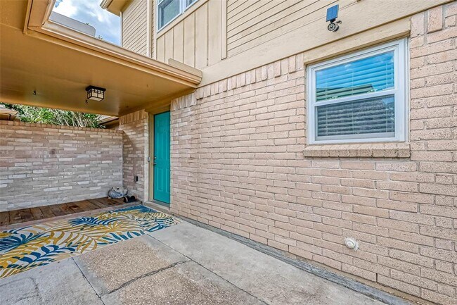 Building Photo - 502 Birdsong Dr