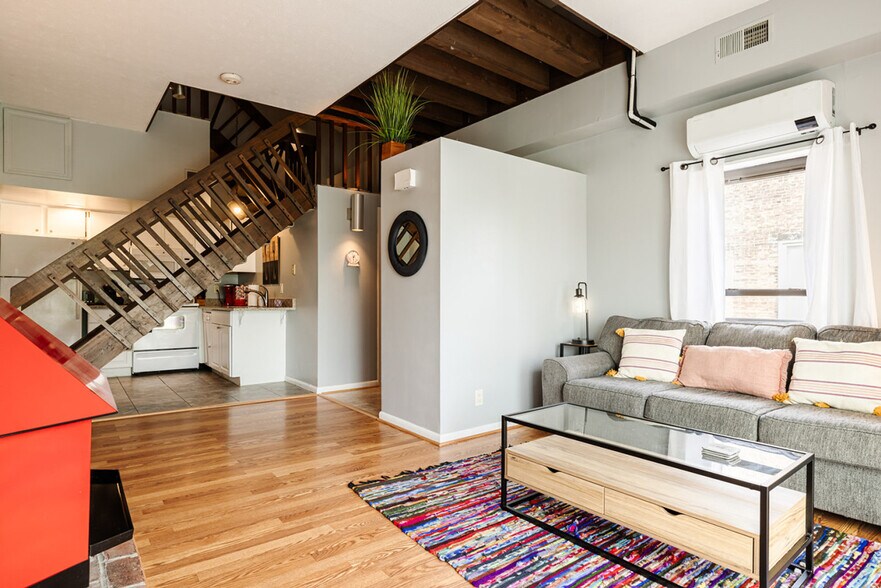 Building Photo - 962 Pavilion St