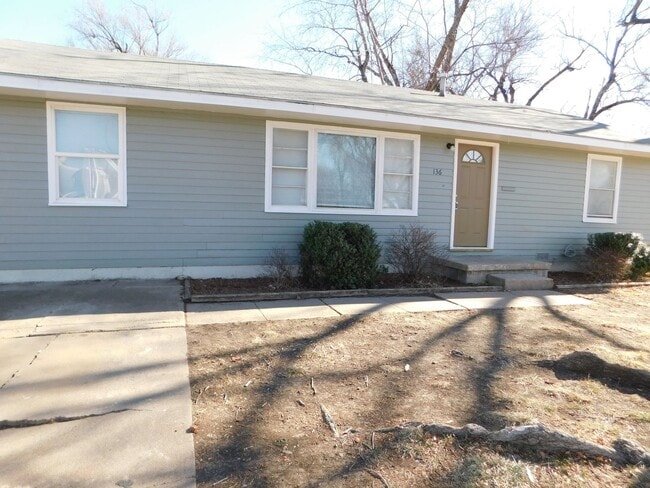 Building Photo - El Dorado House Available