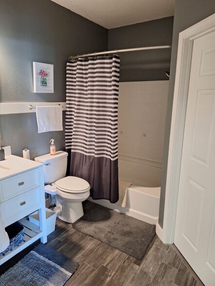 Building Photo - 10764 70th Ave