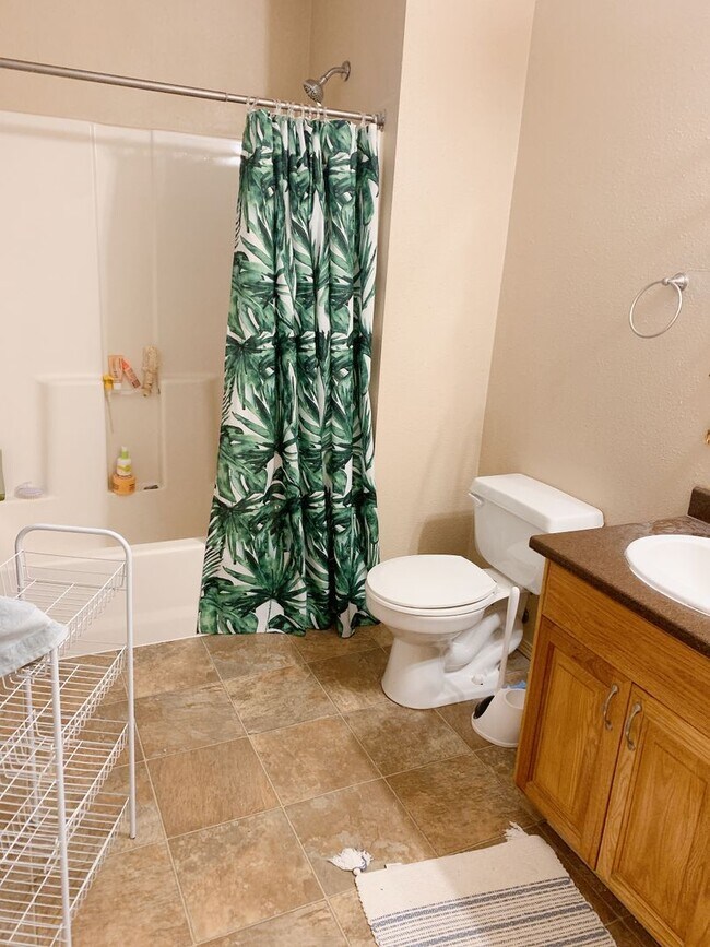 Building Photo - 313/315 Gladstone St