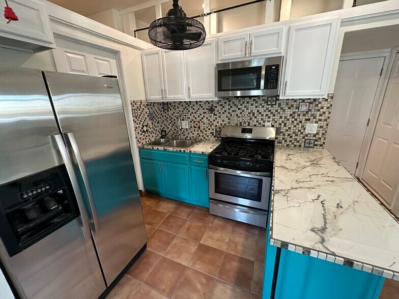 Building Photo - 3822 Polaris Dr