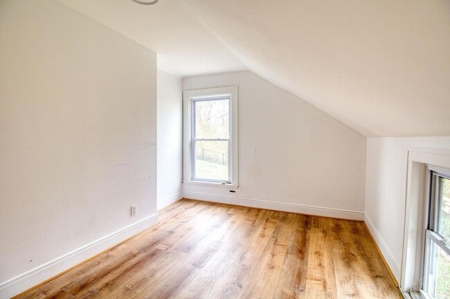 Building Photo - 7249 State Rd