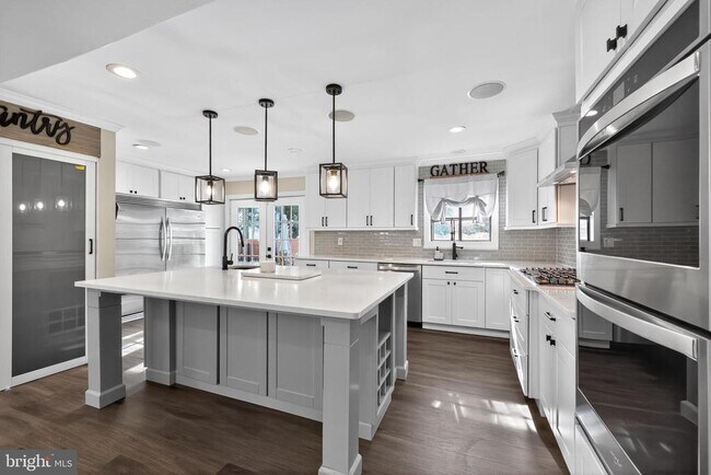 Building Photo - 335 Connecticut Ave