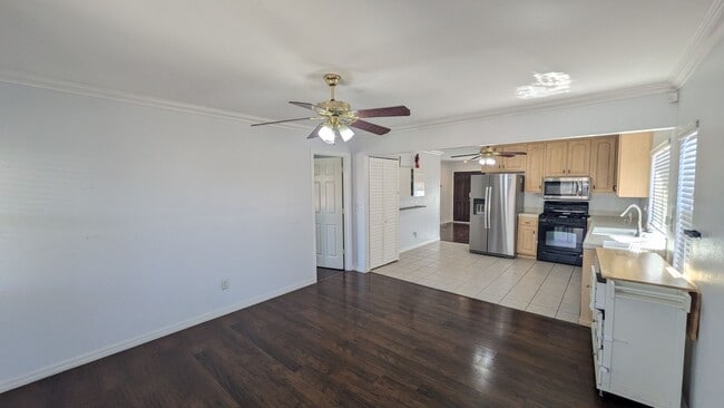 Building Photo - Excellent Location in Mira Mesa!