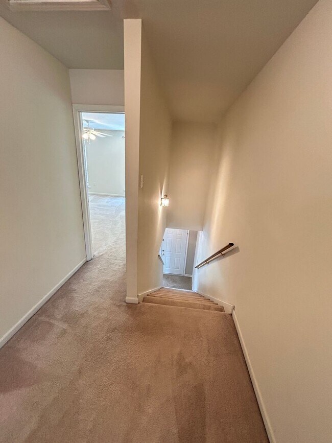 Building Photo - Spacious 2BR Town house in Houma