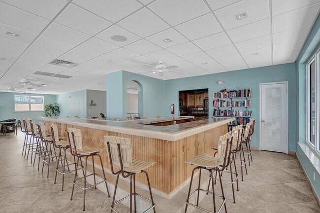 Building Photo - 1051 Hillsboro Mile
