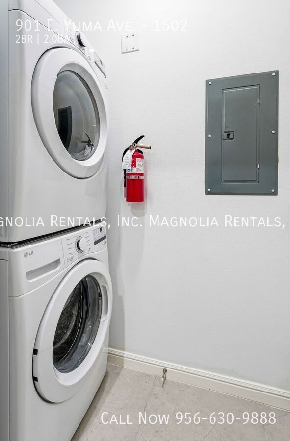 Building Photo - 901 E Yuma Ave