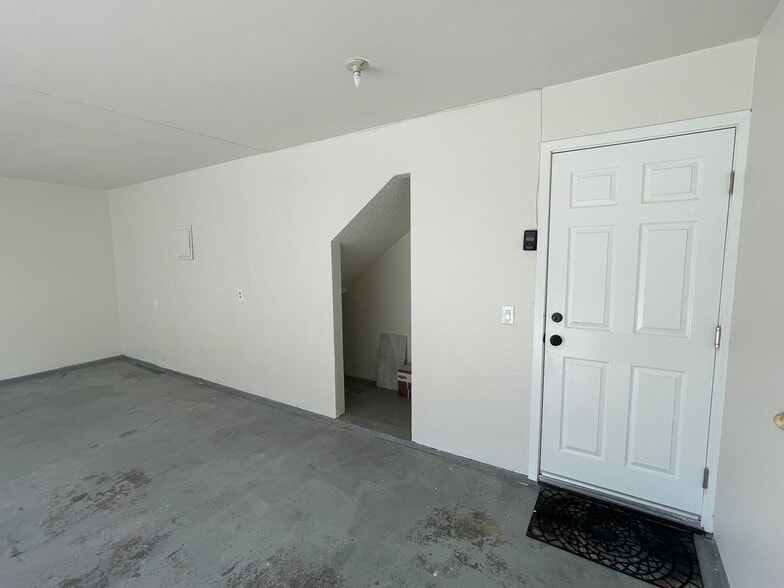 Building Photo - 228 S Esplanade St