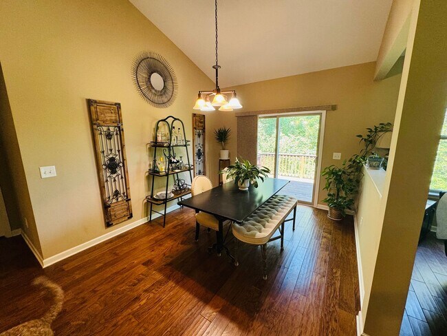 Building Photo - For Lease - 3 Bed, 2 Bath, 2445 sqft Home ...